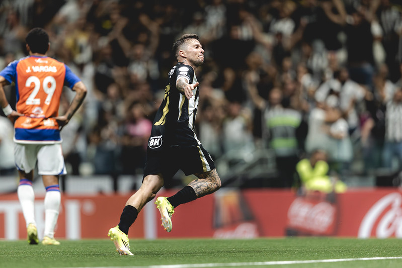 Bernard comemora o gol da classificação diante do Puerto Cabello (VEN)