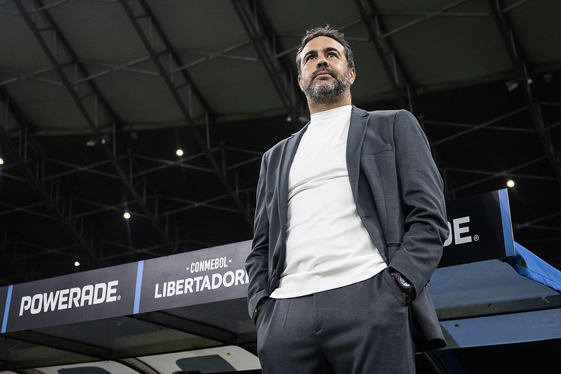 Artur Jorge valoriza classificação, exalta equipe e celebra "dia feliz para o futebol"