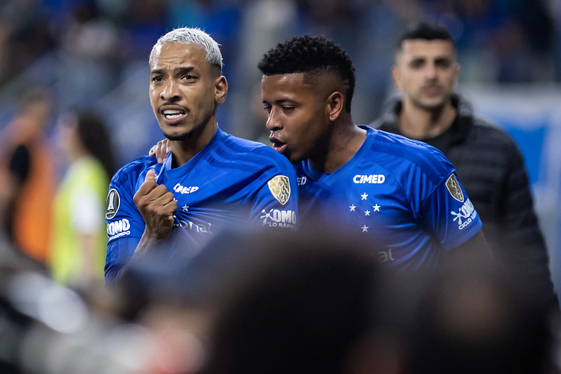 Matheus Pereira em noite de grande atuação pelo Cruzeiro.