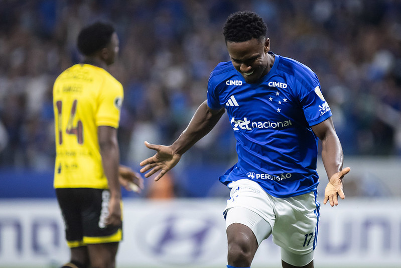 Cruzeiro garante premiação milionária com vaga nas oitavas