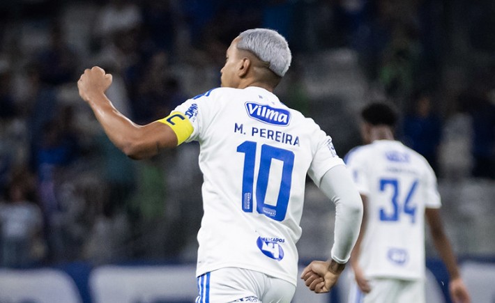 Matheus Pereira marcou belo gol de falta.