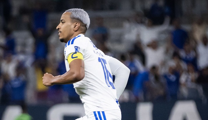 Matheus Pereira em ação diante do Fluminense.