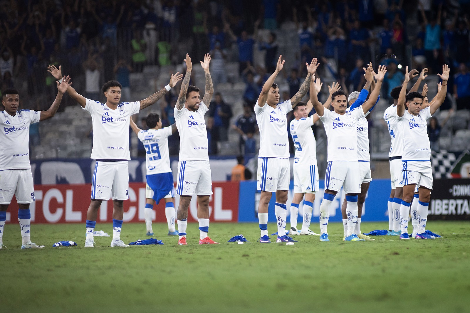 Cruzeiro lança camisa branca após classificação na Libertadores