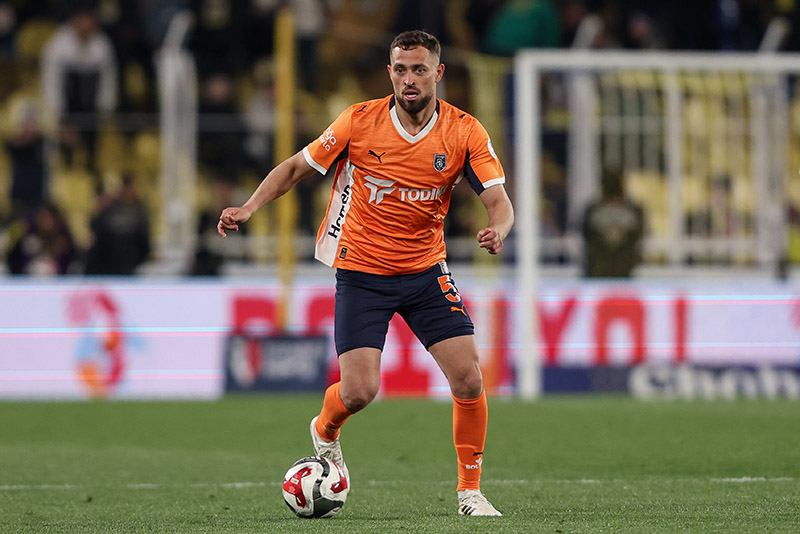 Léo Duarde atuando pelo İstanbul Başakşehir